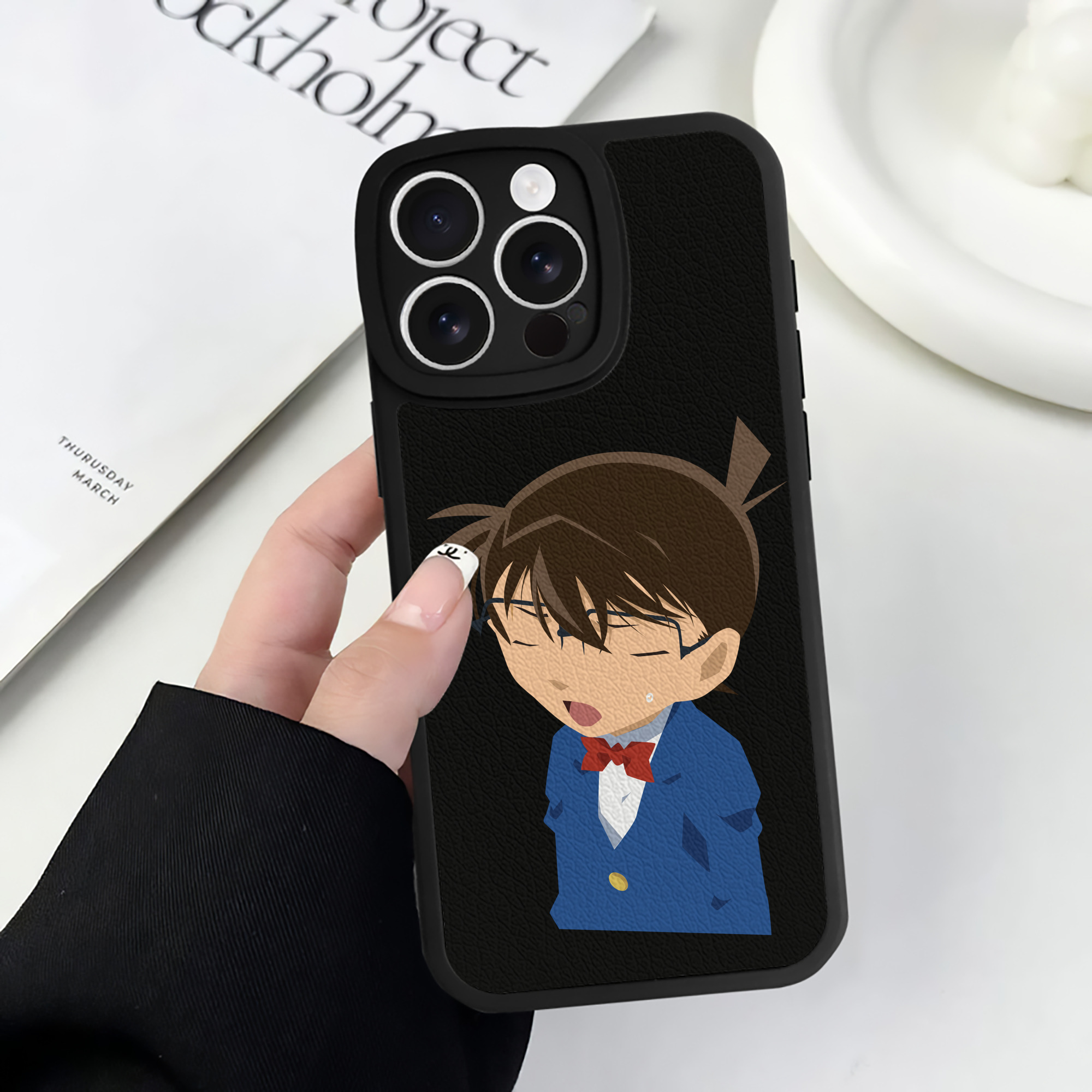 （画像用） 名探偵コナン 江戸川 コナン Detective Conan Conan Edogawa 【iPhone 16シリーズ対応】シリコンスマホケース（レザー調） 材質：シリコン